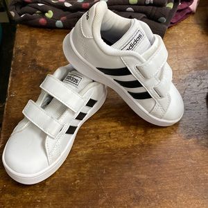 Size 8 toddler adidas shoes
